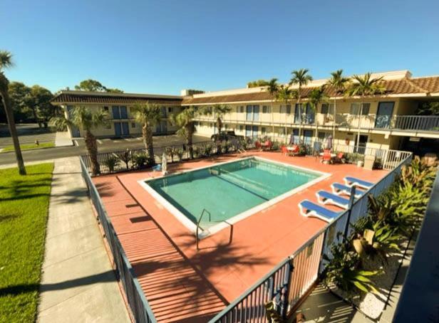 Hotel 6 Riviera Fl 2*