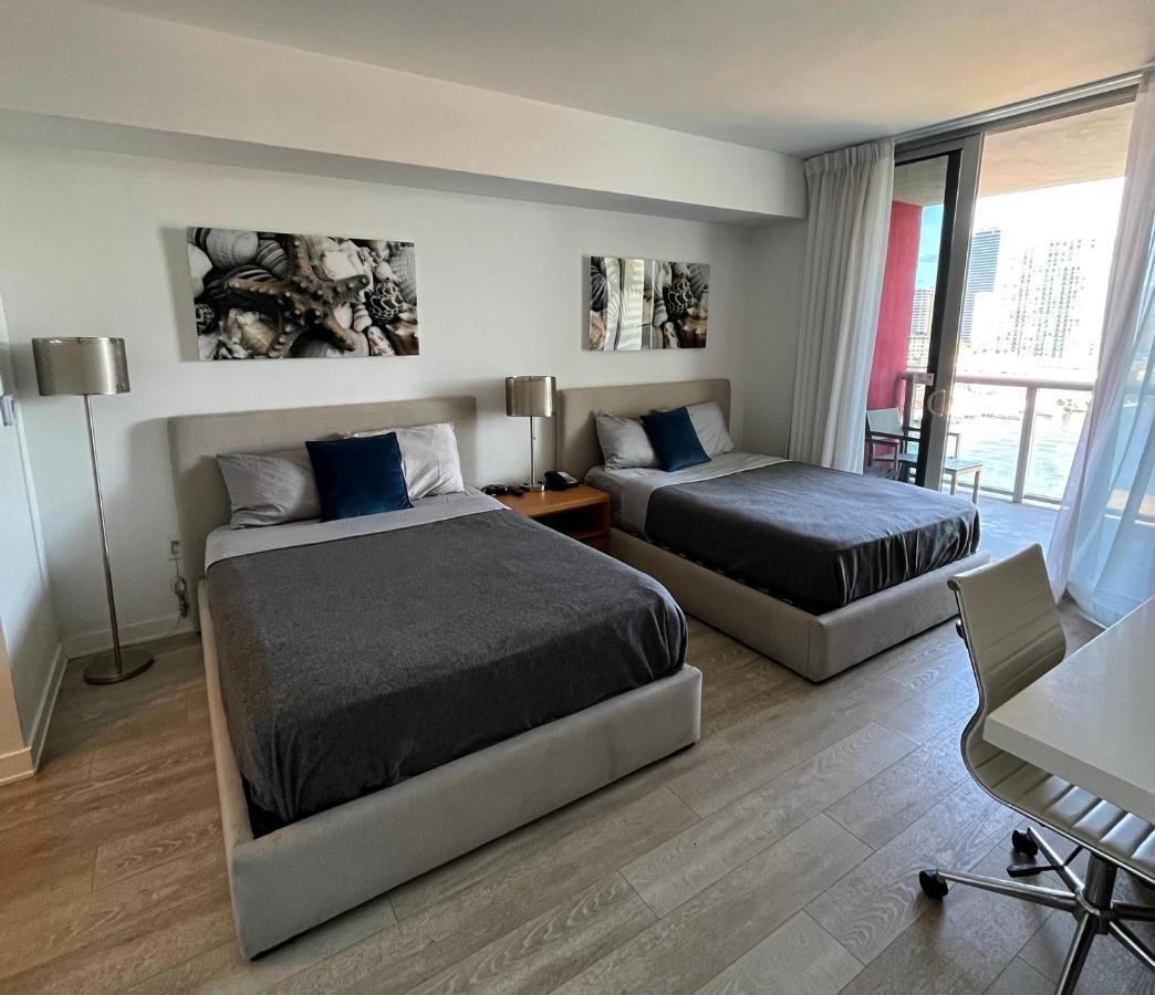 2bd 2ba @beachwalk W/pool * Hallandale Beach