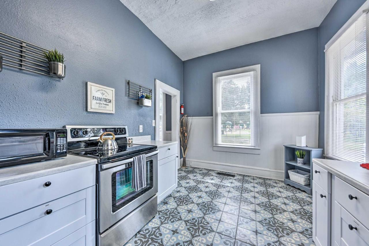 Charming About 2 Mi To Downtown! *