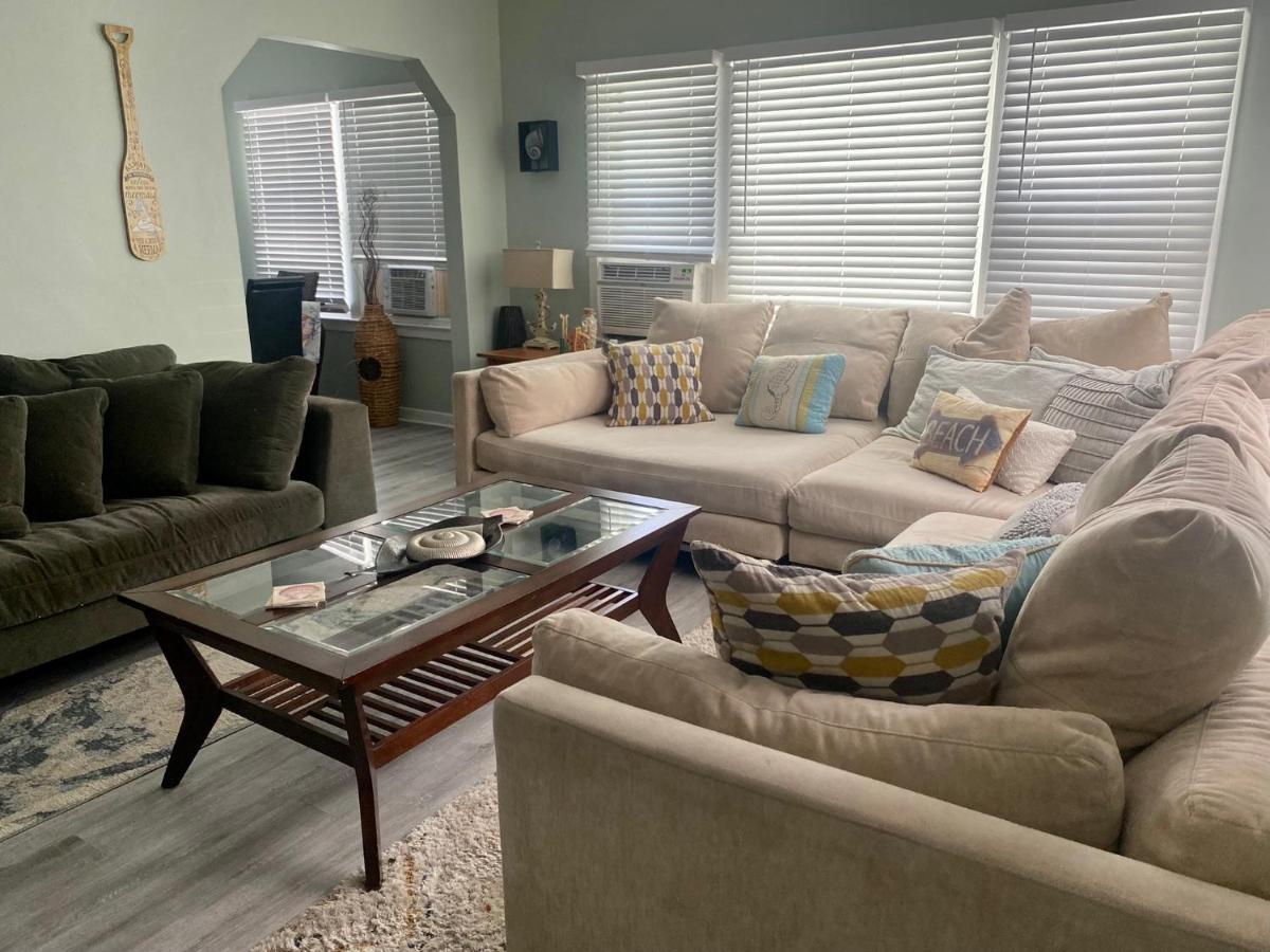 Holiday home Palm Retreat: Beachside Comfort With Outdoor Oasis *