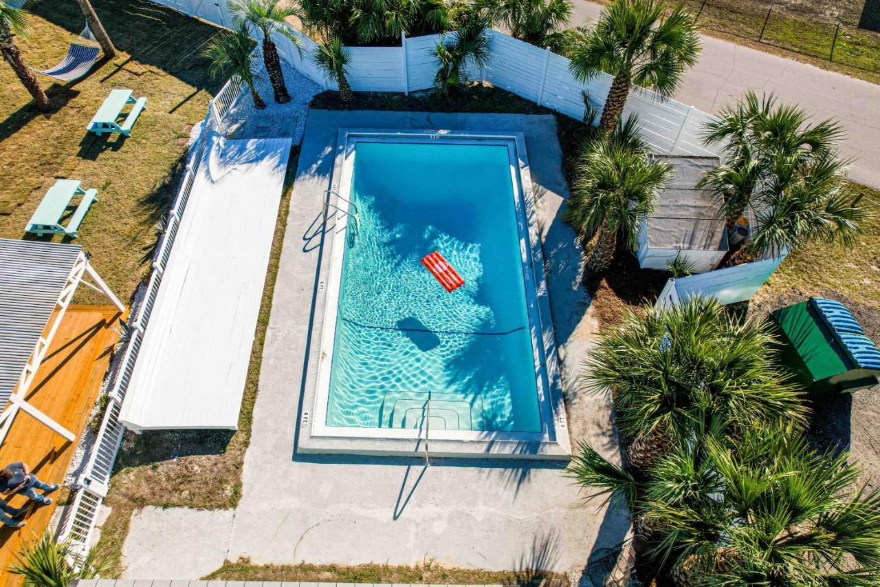 Bb Unit 8 - Chic Studio W/ Cabana & Pool Steps To Beach! *