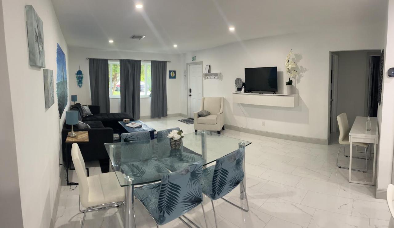 Holiday home Modern Luxury Rose By Beaches Hollywood