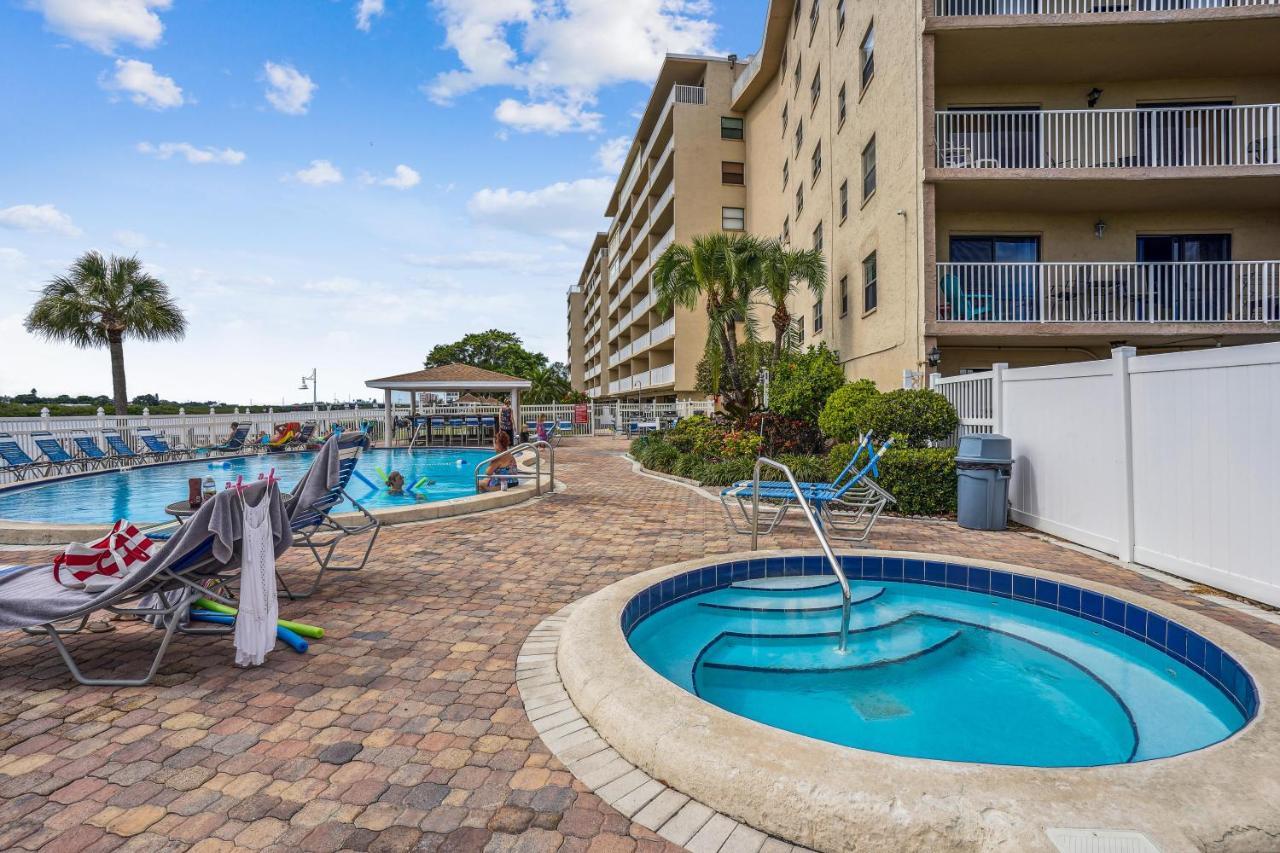 Bayshore Yacht & Tennis 314 *