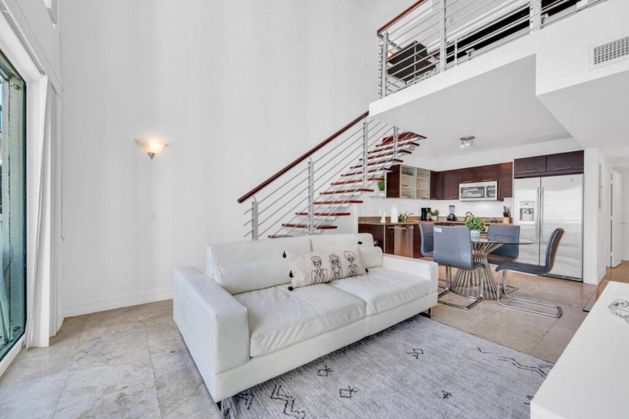 Amazing Loft Style 1 Bed With Water And City Views *