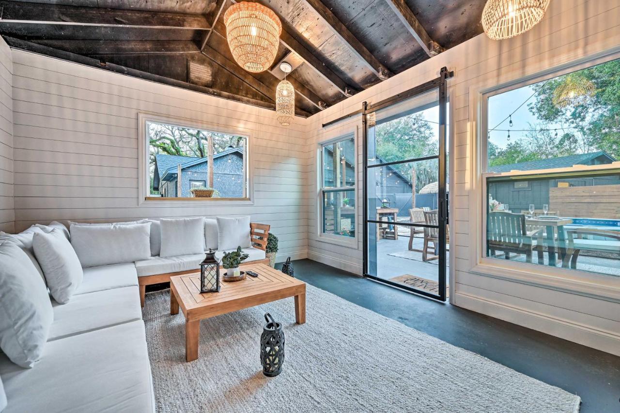 Holiday home Luxe Oasis With Private Pool And Hot Tub!