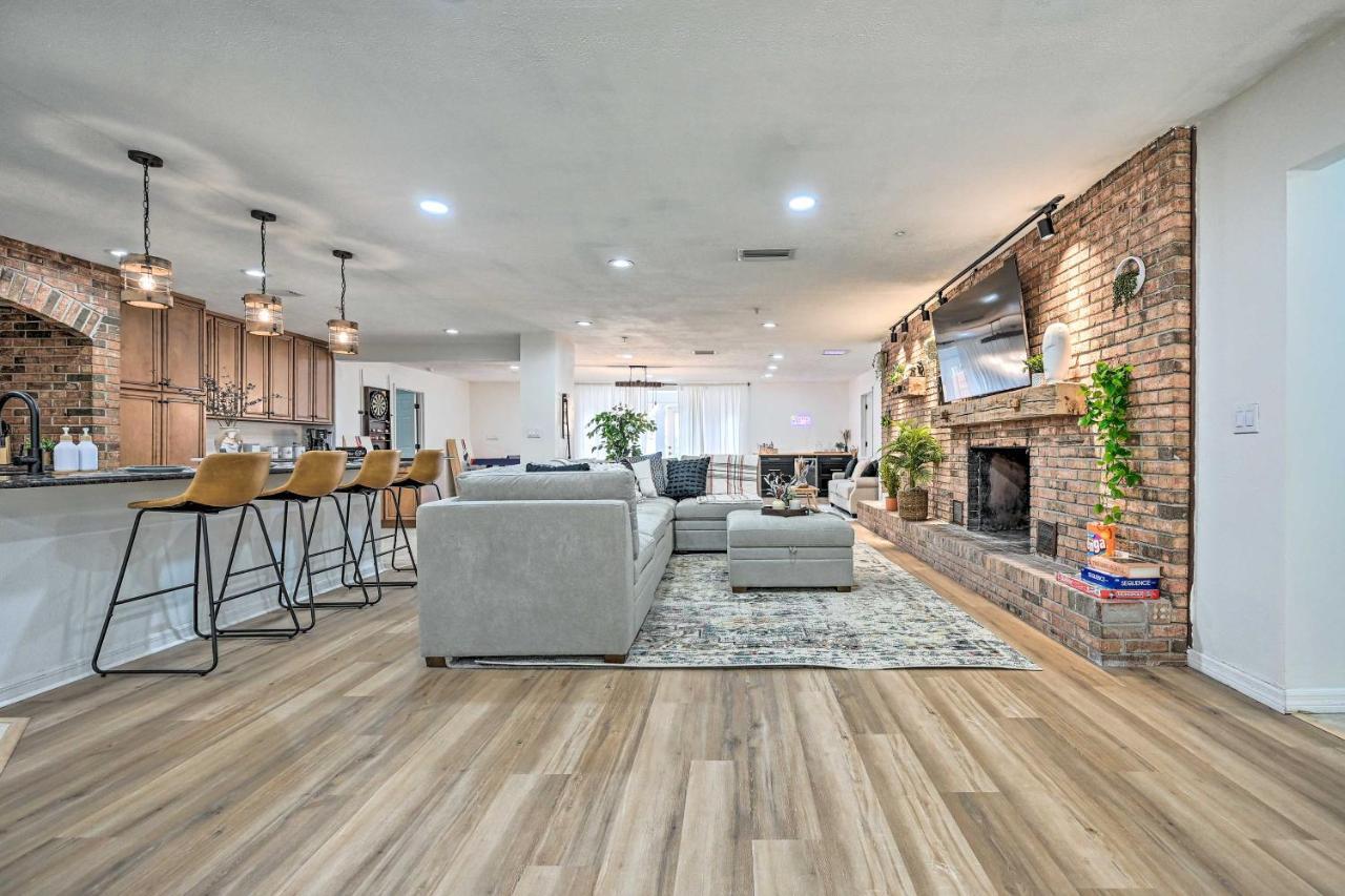 Holiday home Luxe Oasis With Private Pool And Hot Tub!