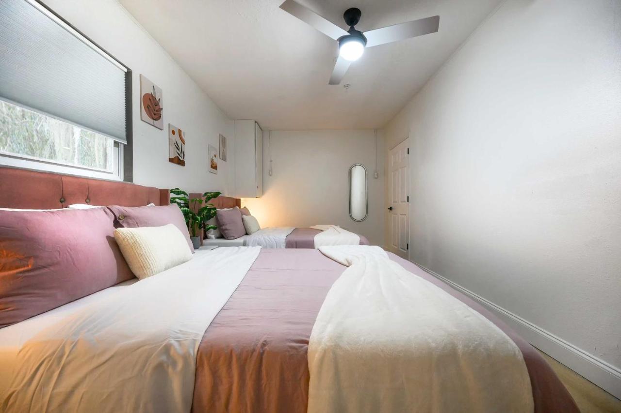 Luxe Oasis With Private Pool And Hot Tub! Holiday home Brandon