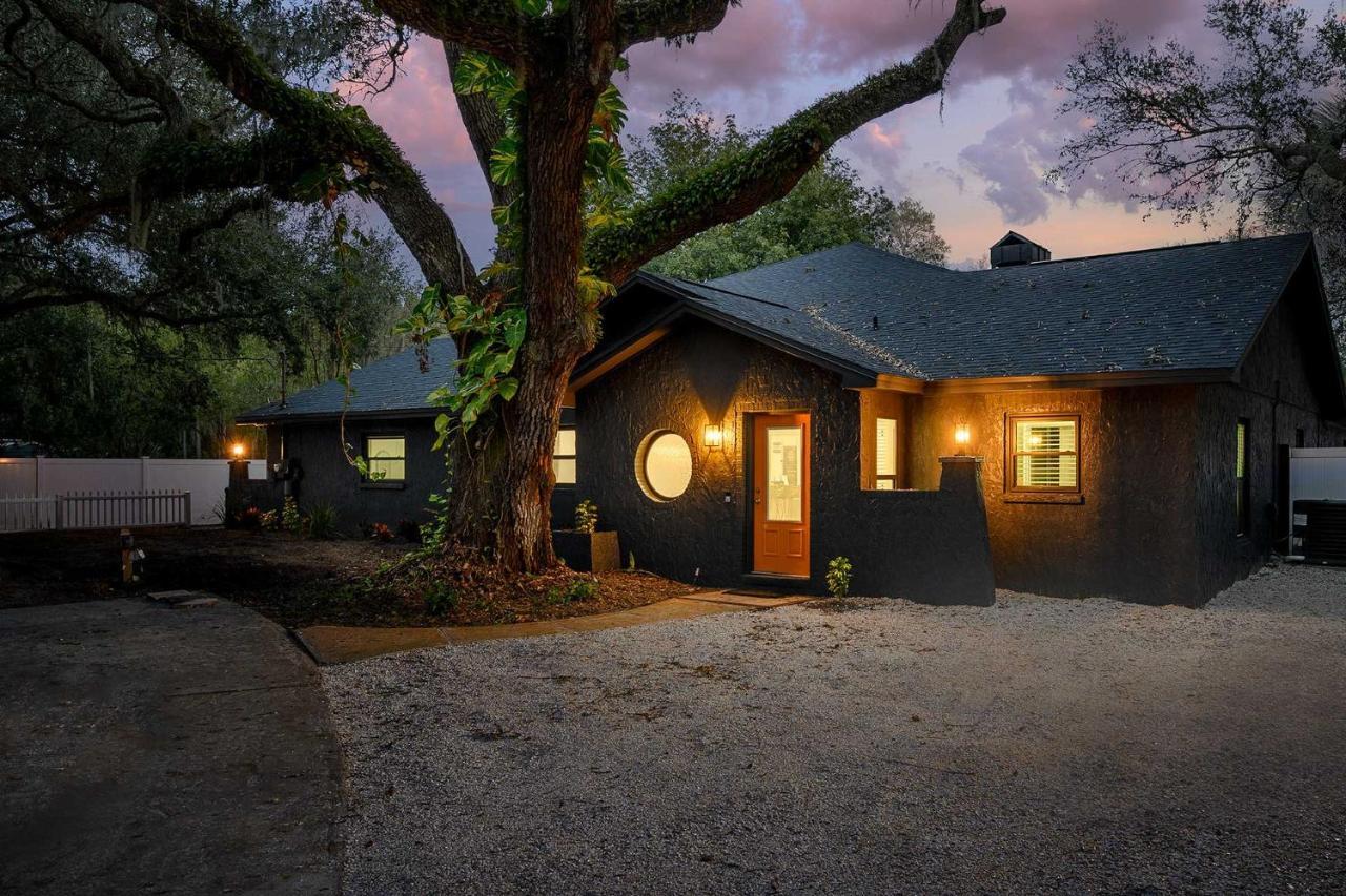Luxe Oasis With Private Pool And Hot Tub! Holiday home Brandon