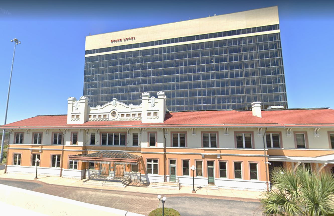 Crowne Plaza Grand Hotel