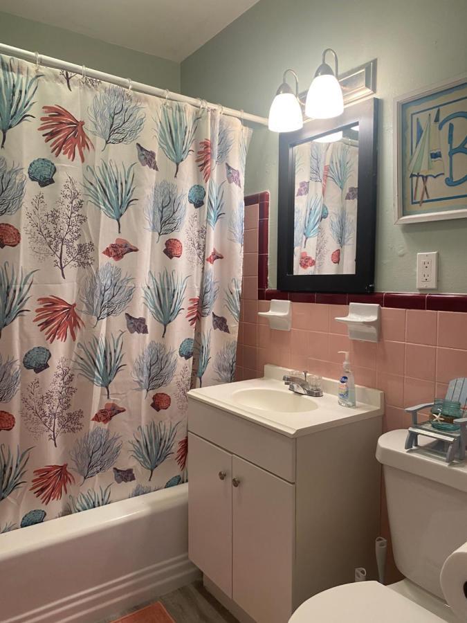 Holiday home Palm Retreat: Beachside Comfort With Outdoor Oasis Lake Worth Beach