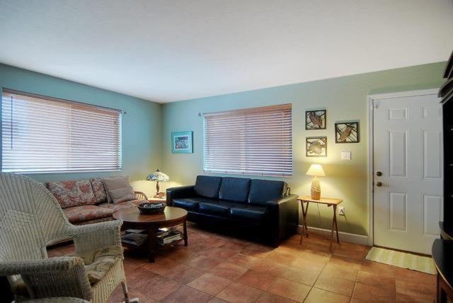 Quiet Vista Del Mar 2 Bedroom Beachfront