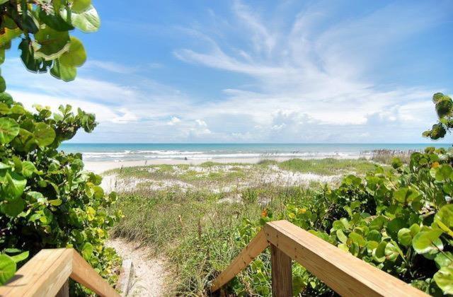 Quiet Vista Del Mar 2 Bedroom Beachfront Holiday home