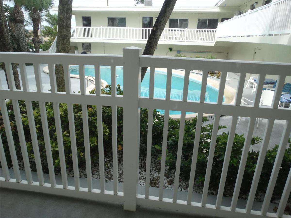 Quiet Vista Del Mar 2 Bedroom Beachfront * Cocoa Beach