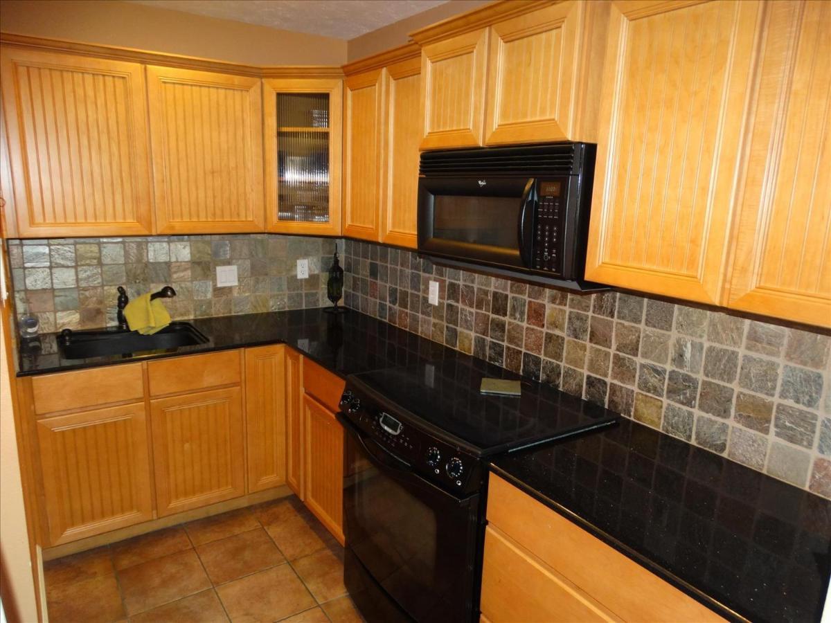 Quiet Vista Del Mar 2 Bedroom Beachfront * Cocoa Beach
