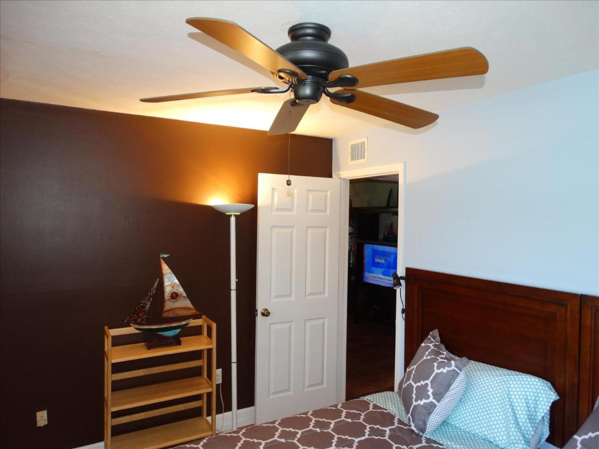 Quiet Vista Del Mar 2 Bedroom Beachfront