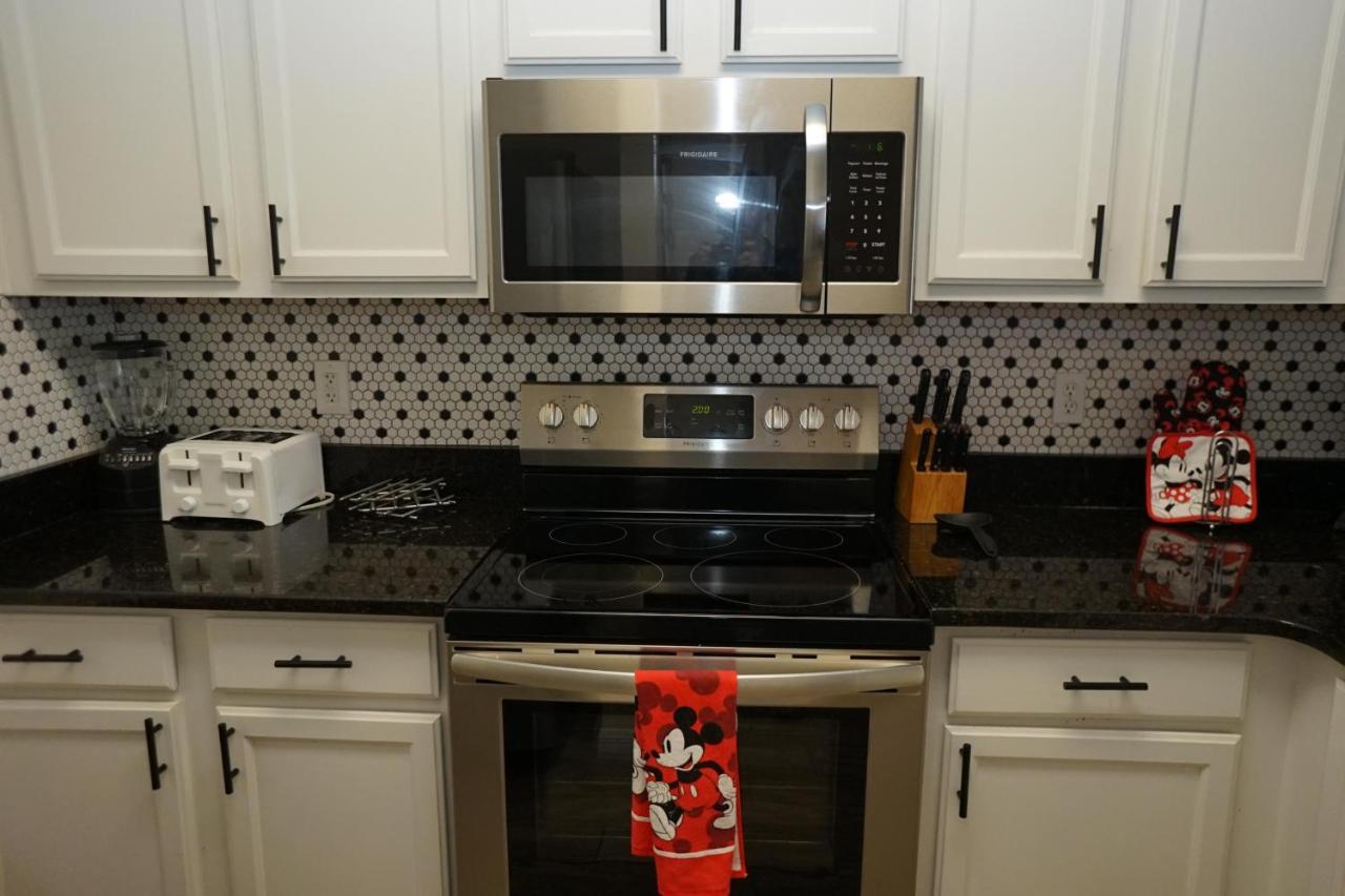 New! Lakefront Views- Encantada Townhouse Holiday home Kissimmee