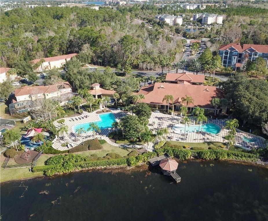 New! Lakefront Views- Encantada Townhouse Holiday home