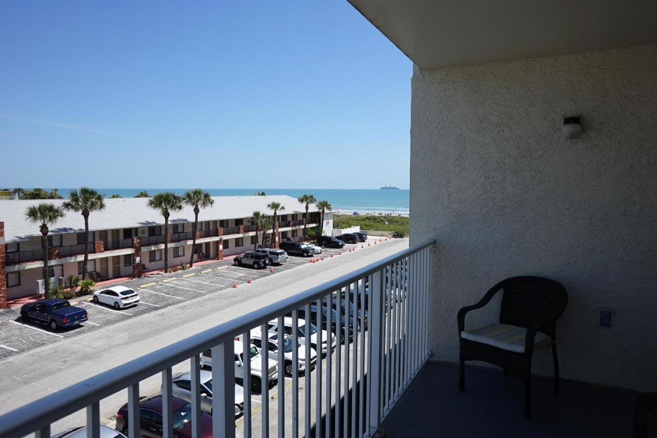 Sandcastles 400 Ocean & Rocket Launch Views, Massive Corner Unit Holiday home