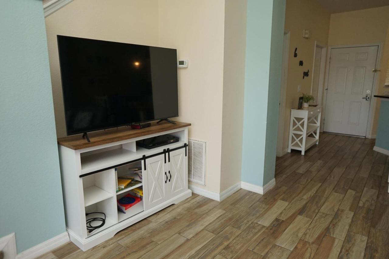 New! Lakefront Views- Encantada Townhouse Holiday home Kissimmee