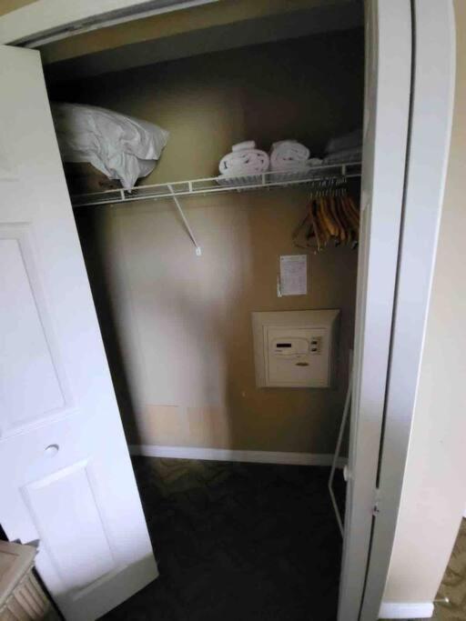 Apartment All Furnished -than 10 Min From Major Parks! *