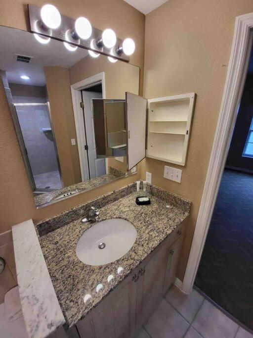 All Furnished -than 10 Min From Major Parks! *
