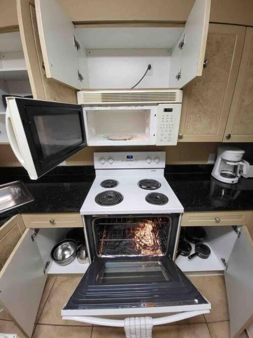 Apartment All Furnished -than 10 Min From Major Parks! *