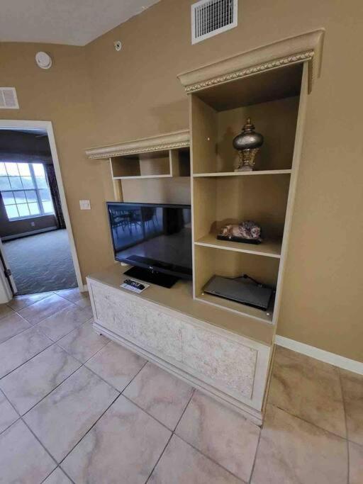 All Furnished -than 10 Min From Major Parks!
