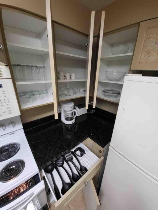 All Furnished -than 10 Min From Major Parks! Apartment *