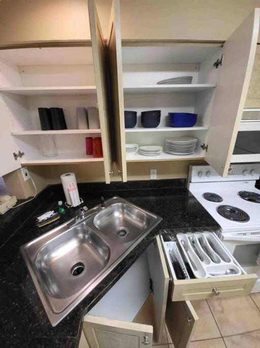 Apartment All Furnished -than 10 Min From Major Parks! *