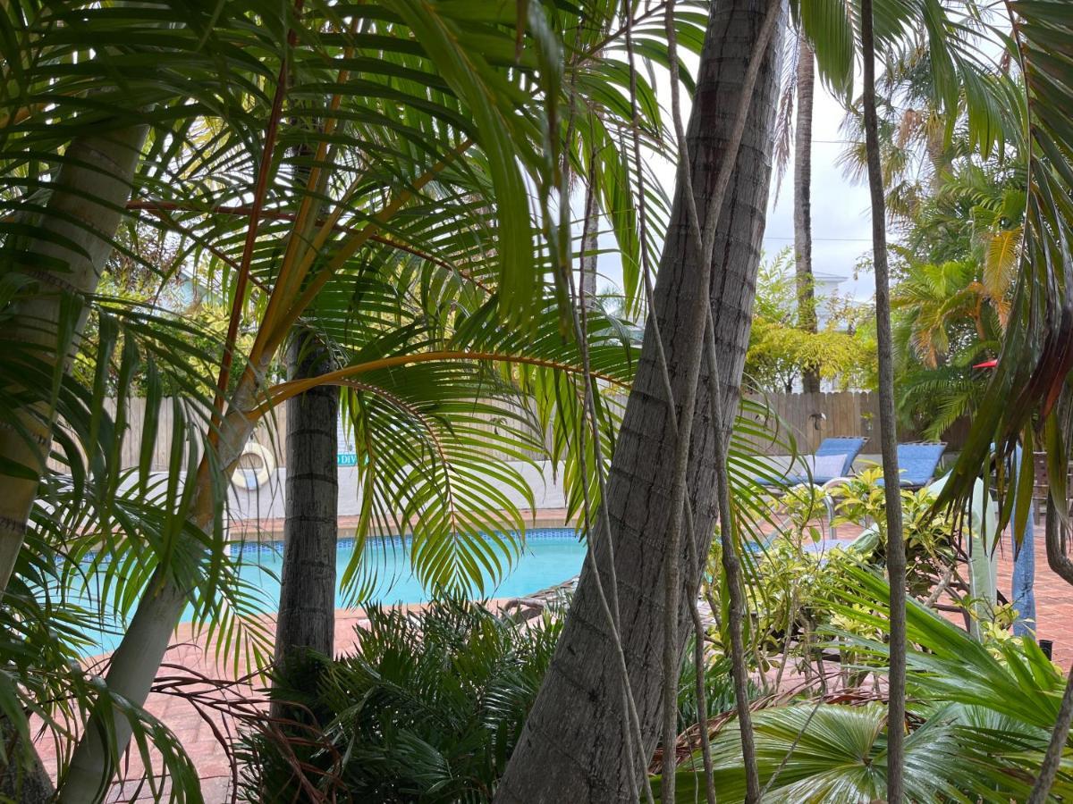 An Island Getaway At Palm Tree * Holmes Beach