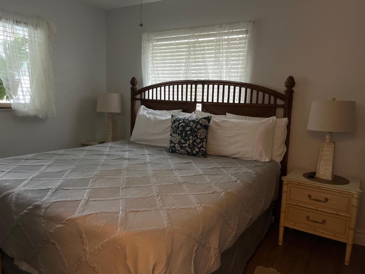 An Island Getaway At Palm Tree * Holmes Beach