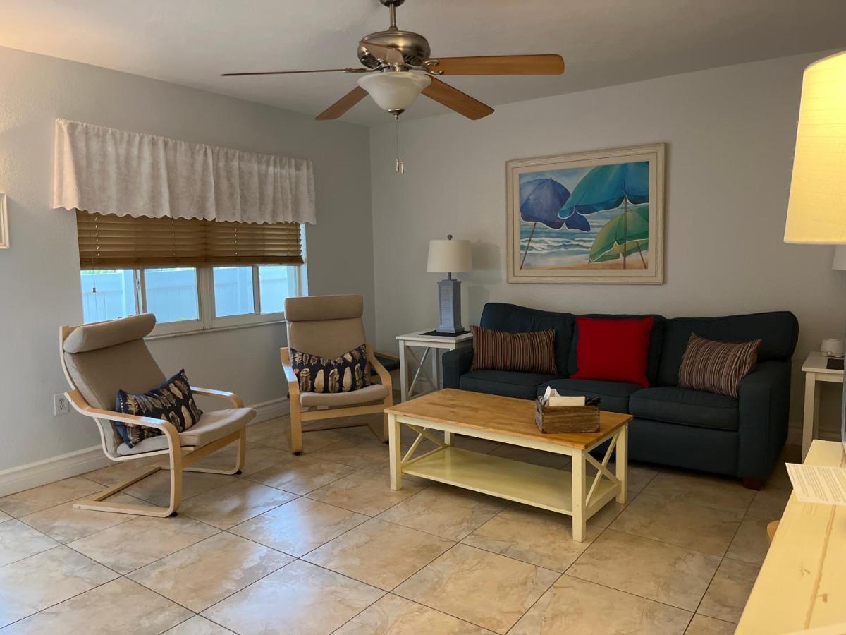 An Island Getaway At Palm Tree Holmes Beach