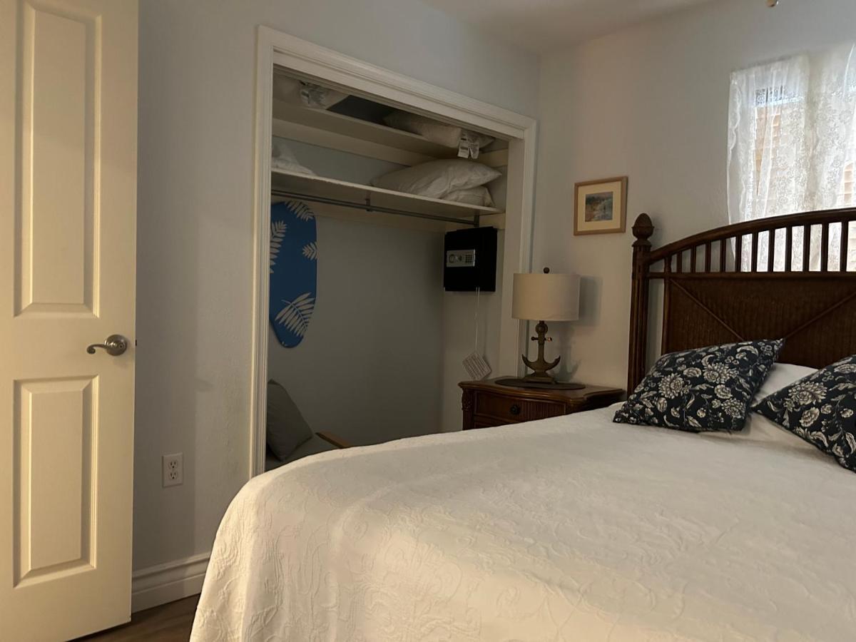 An Island Getaway At Palm Tree Holmes Beach