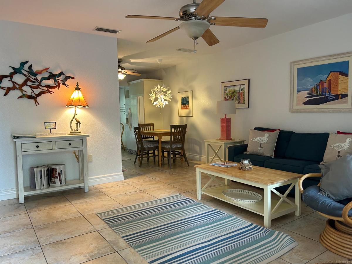 An Island Getaway At Palm Tree * Holmes Beach