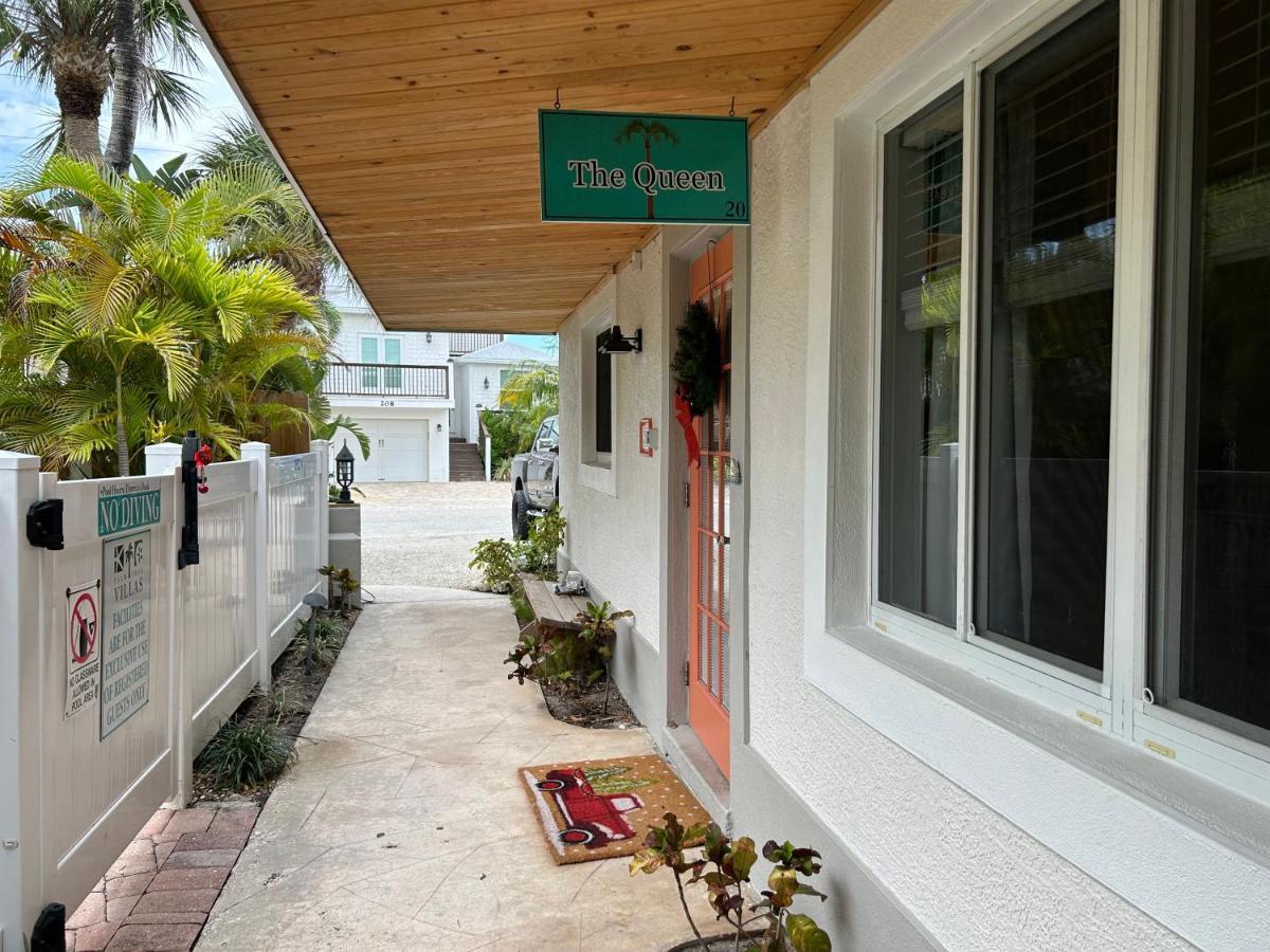 An Island Getaway At Palm Tree Villa *