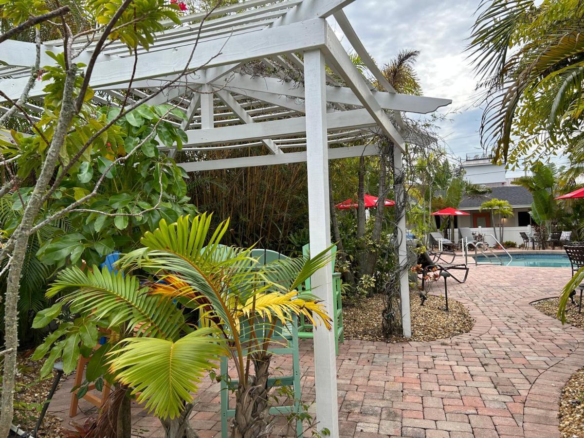 An Island Getaway At Palm Tree * Holmes Beach