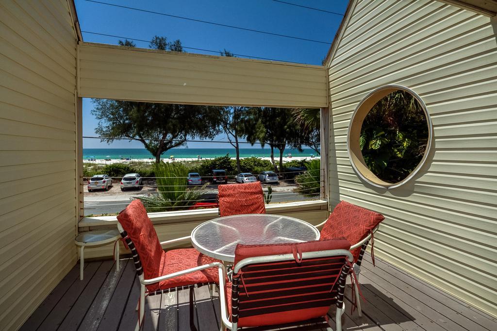 Bird's Nest Vacation Apartment *