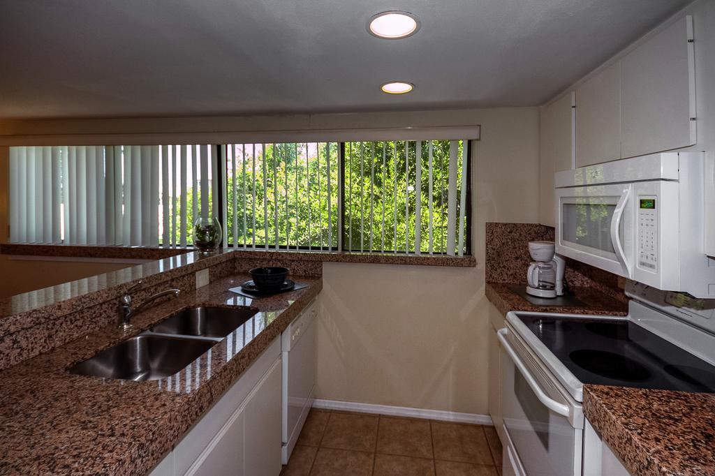 Bird's Nest Vacation Apartment
