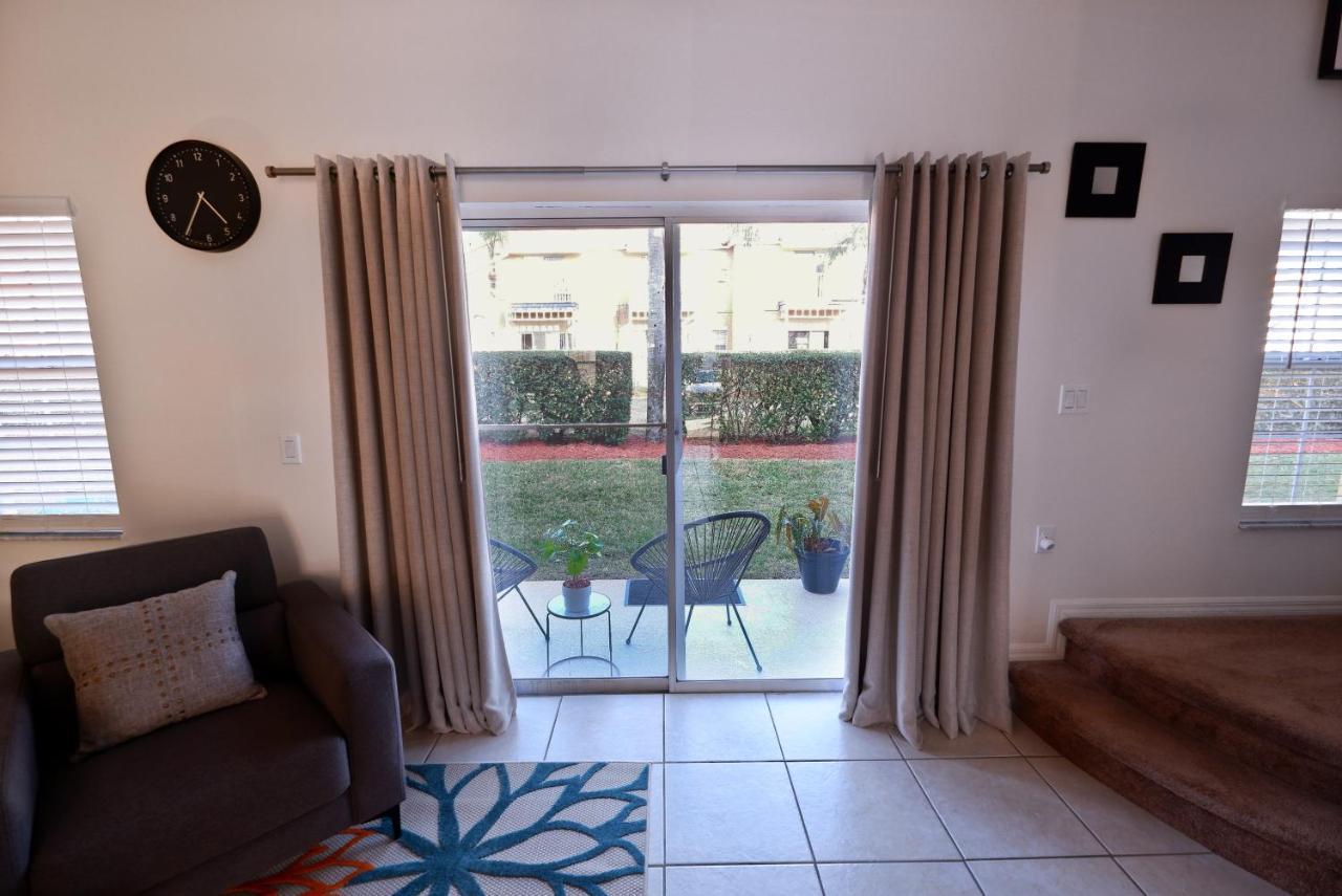 Stylish 3 Bedroom Townhome With Amenities Kissimmee