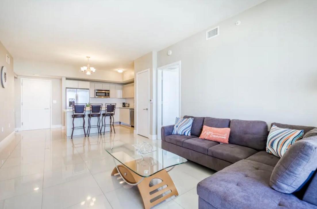 Stunning Penthouse Waterfront 2bd 2ba Hallandale Beach