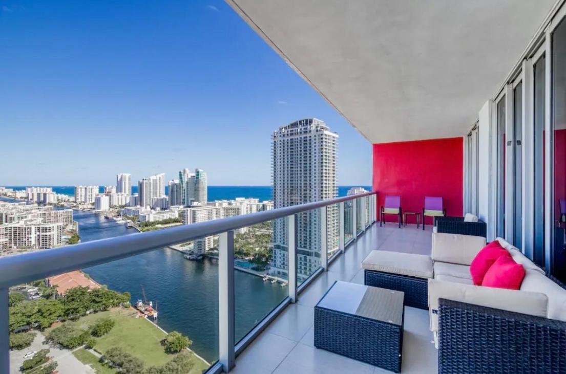 Stunning Penthouse Waterfront 2bd 2ba * Hallandale Beach
