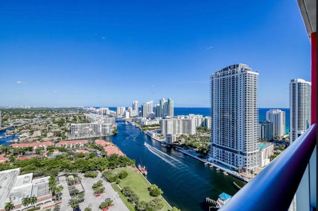 Stunning Penthouse Waterfront 2bd 2ba Aparthotel Hallandale Beach