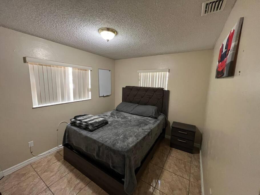 Apartment Cheerful 3-bedroom Home, Free Parking On Premises Miami Gardens