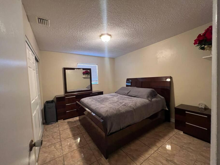 Cheerful 3-bedroom Home, Free Parking On Premises *