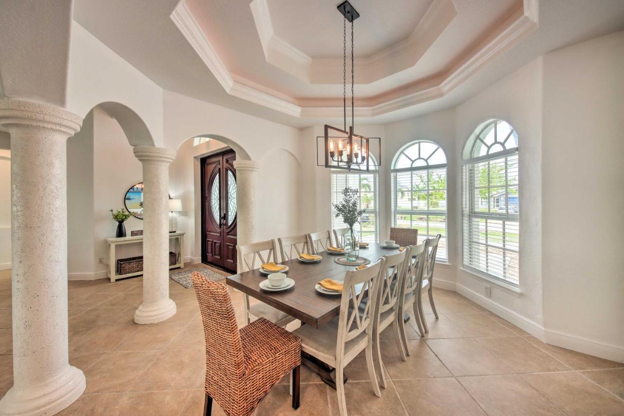 Luxe Oasis On Canal Pool And Lanai! Holiday home