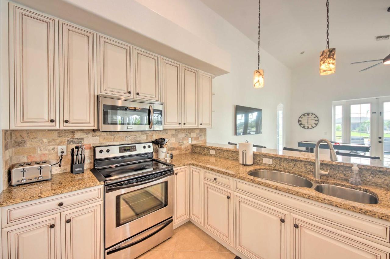 Luxe Oasis On Canal Pool And Lanai! * Cape Coral