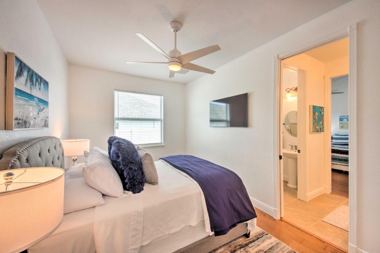 Luxe Oasis On Canal Pool And Lanai! Holiday home Cape Coral