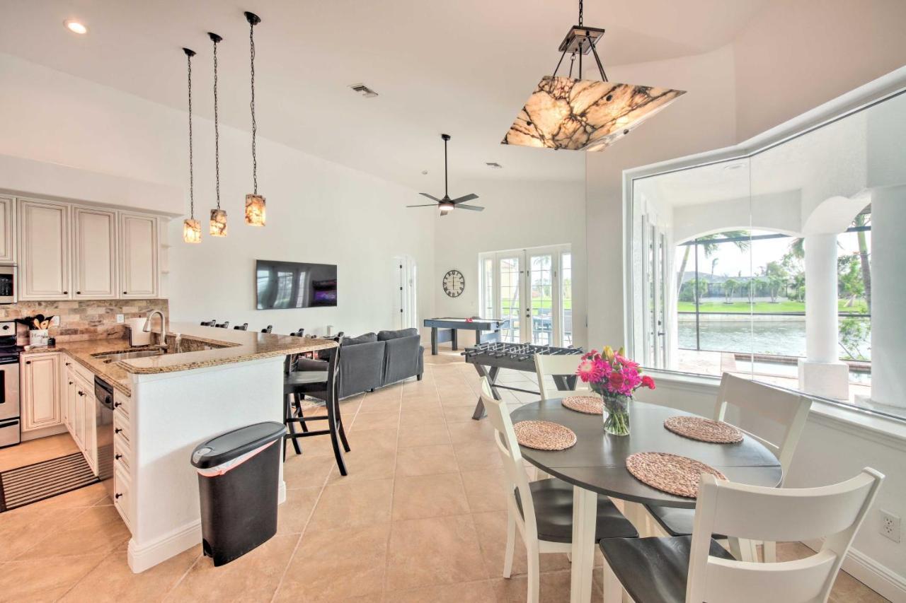 Luxe Oasis On Canal Pool And Lanai! Holiday home