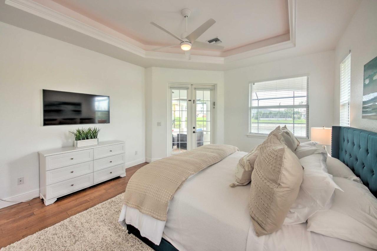 Luxe Oasis On Canal Pool And Lanai! Holiday home *