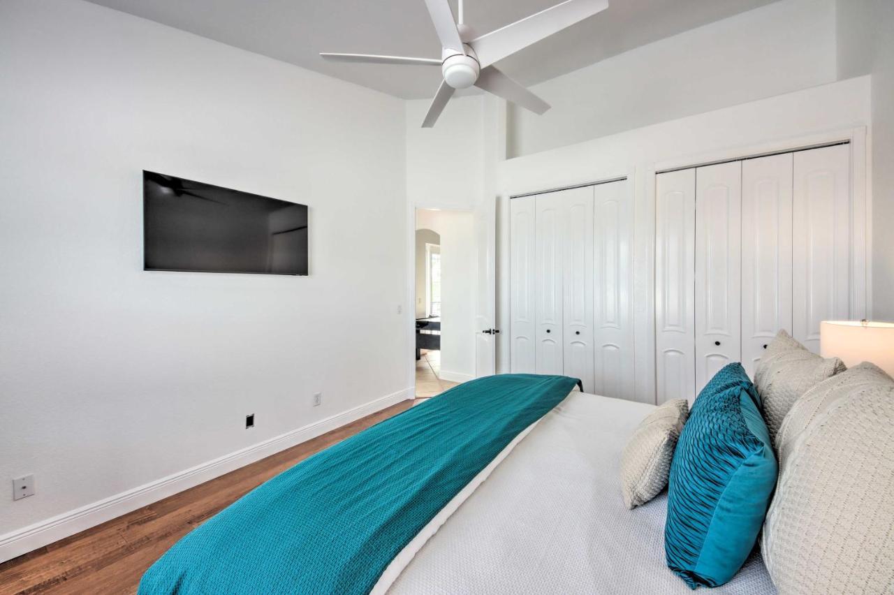 Luxe Oasis On Canal Pool And Lanai! Cape Coral